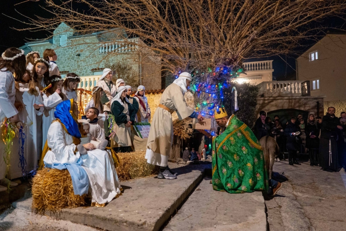 Proslava Božića kroz žive jaslice u Tribunju